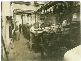 Spoelruimte in een tapijtfabriek, 1923